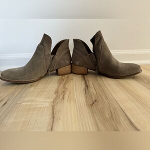 Seychelles Los Angeles size 7.5 dwelling suede bootie worn out a few times only